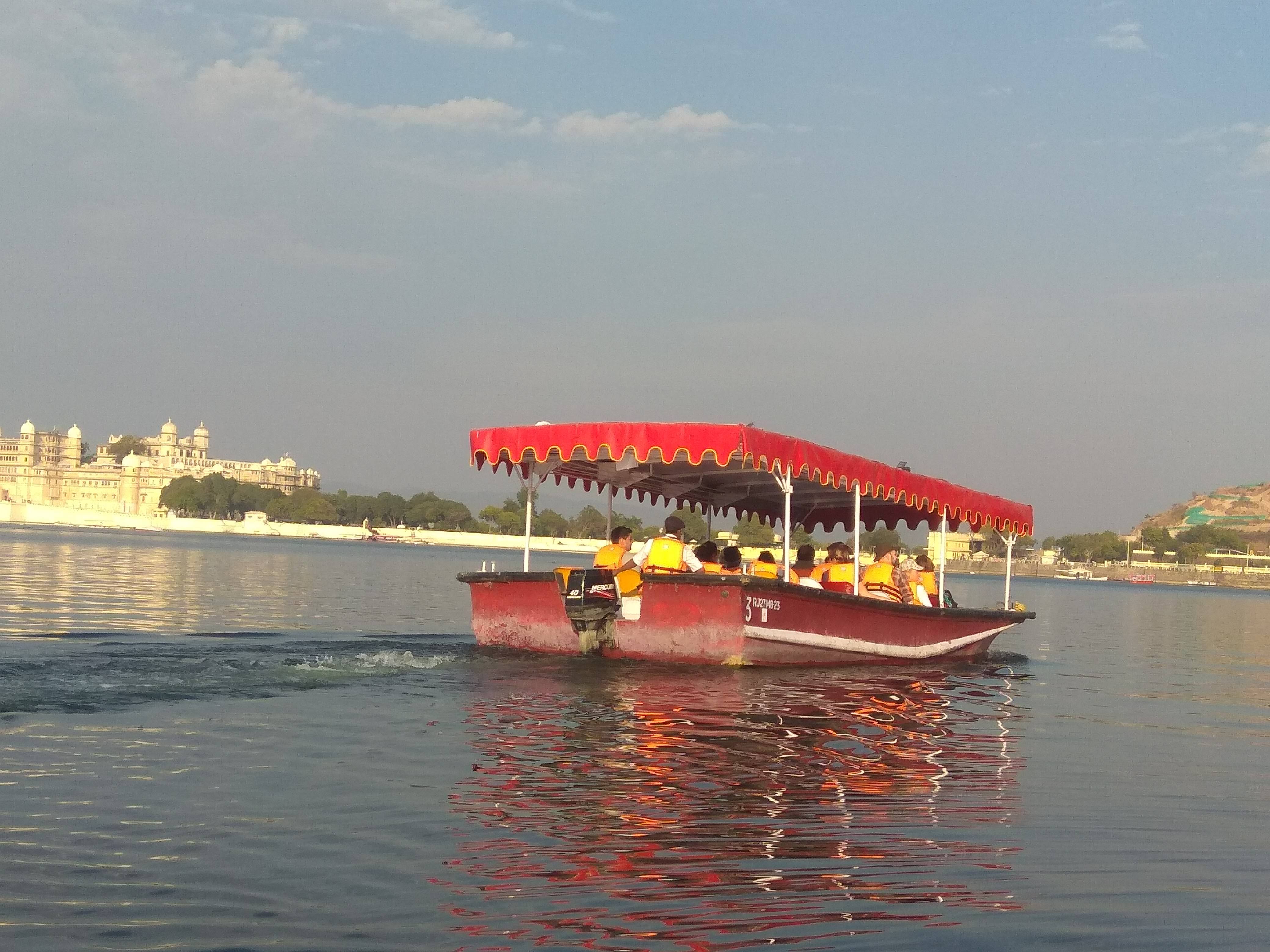 Boatride at lake Pichola 